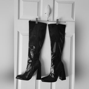 Elegant Black Patent Leather Heeled Boots
